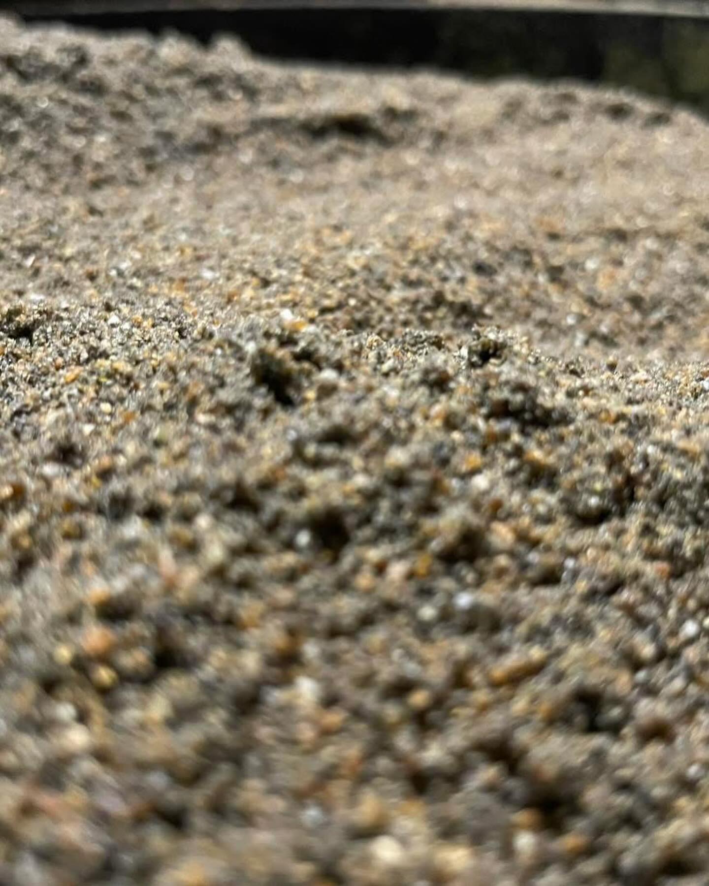 MPW CRUSHED EXPANDER  F1 DARK GROUNDBAIT 1KG